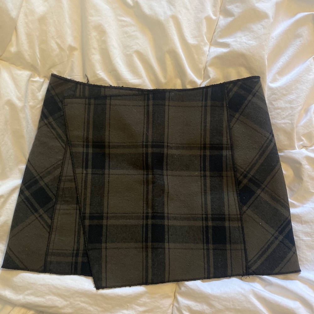 Free People- Green/Black plaid skirt. Size 0-2